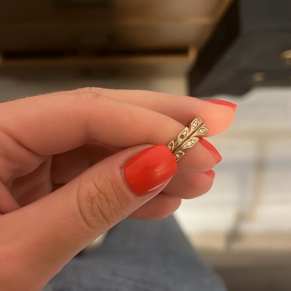 Tiffany & Co Vine Band Ring
in Rose Gold with Diamonds, 6 mm Wide - Picture 6 of 6